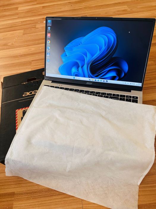 Acer noutbuk 3kun ishlagan yangi turibdi