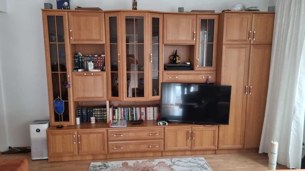 Biblioteca sufragerie sau living