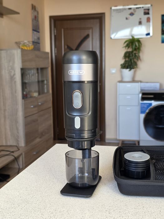 Преносима кафе машина HiBrew