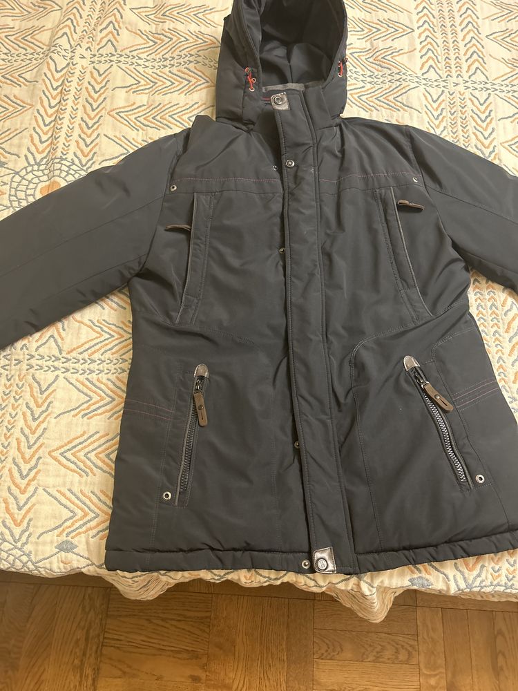 Продам мужскую зимнюю куртку рамер 58 б/у