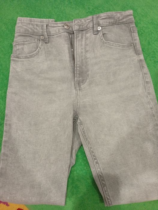 Blugi Bershka stare foarte bună !