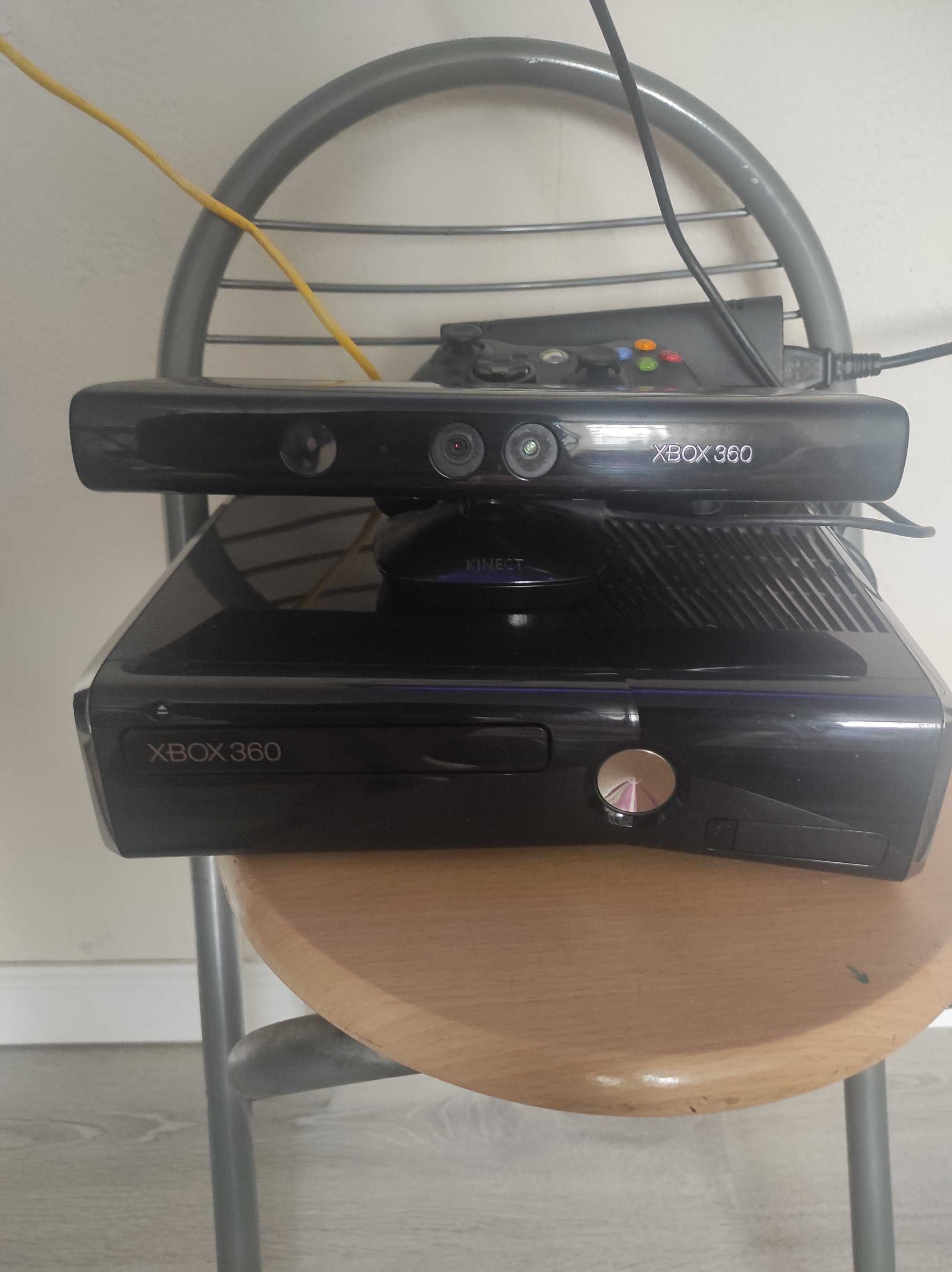 Игровая приставка Microsoft Xbox 360 Slim 250Gb + Kinect черный