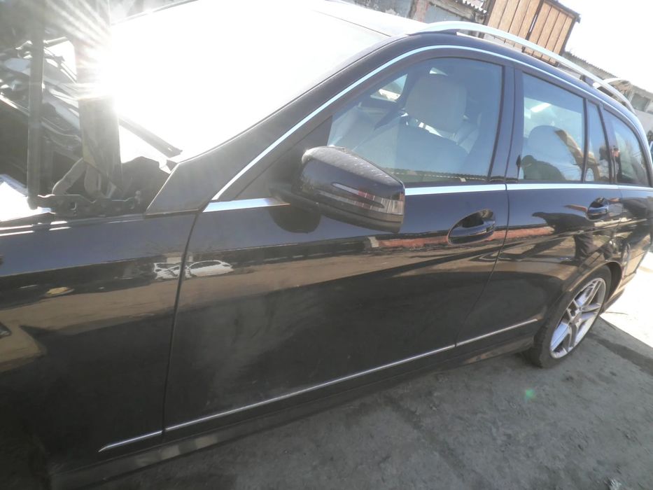 Usa / Portiera stanga / Dreapta Fata Mercedes C Class W204