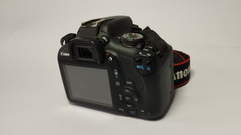 DSLR Canon EOS 2000 d 24.1 mp + китов обектив ef-s 18-55mm