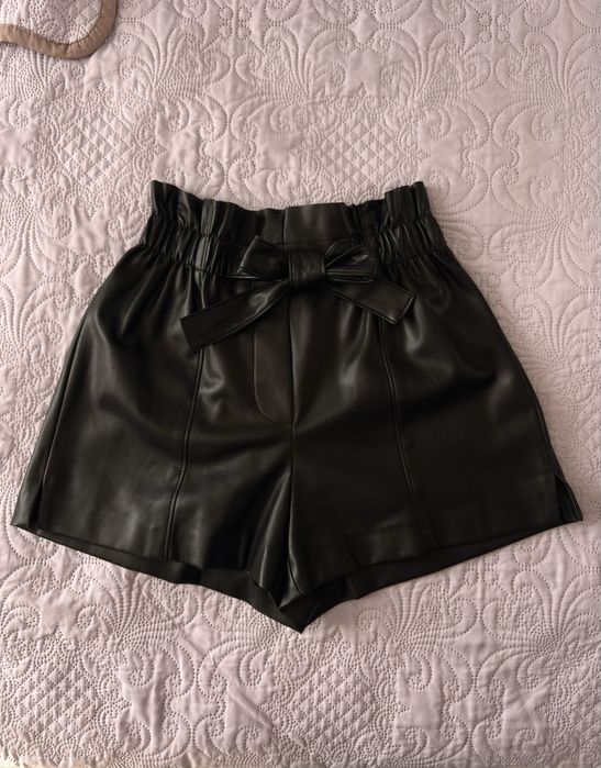 Черни кожени къси панталонки Tally Weijl