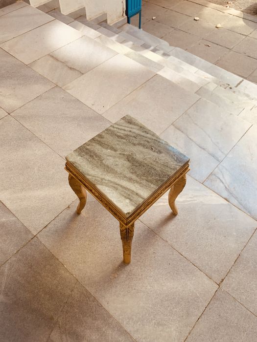 Винтидж масичка в стил Louis XV / Rococo с масивен мраморен плот