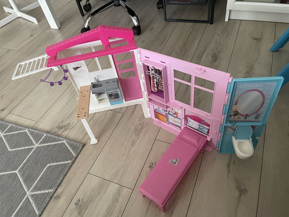 Casa Barbie pliabila