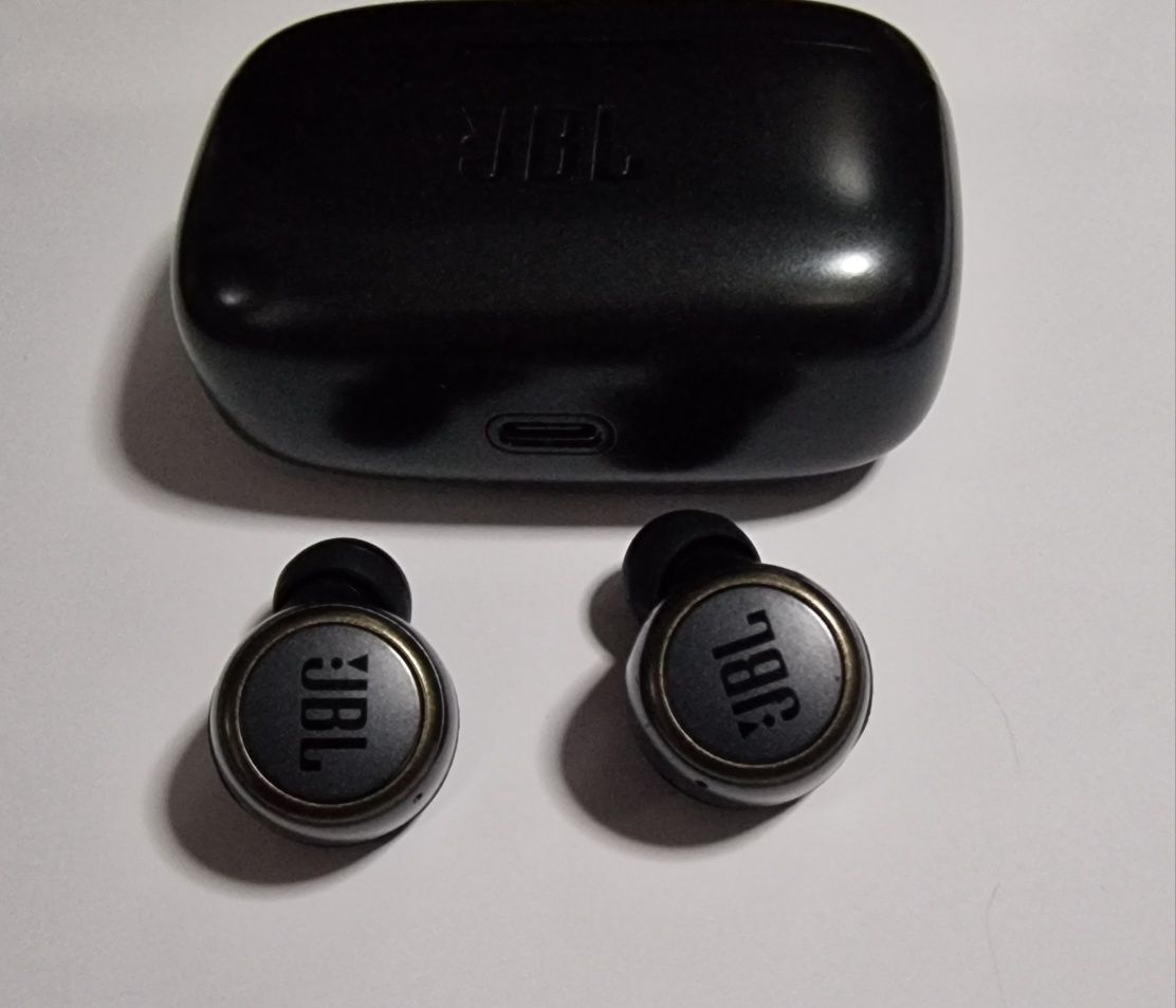 Casti JBL Live300TWS