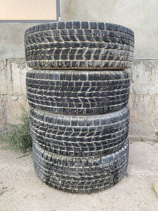 Продам зимние шины в комлпекте от Крузака 100