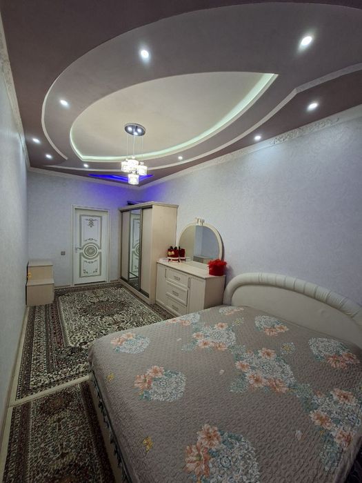 Квартира сотилади купгина жихозлари б.н бирга. 3 хонали 3-этаж.