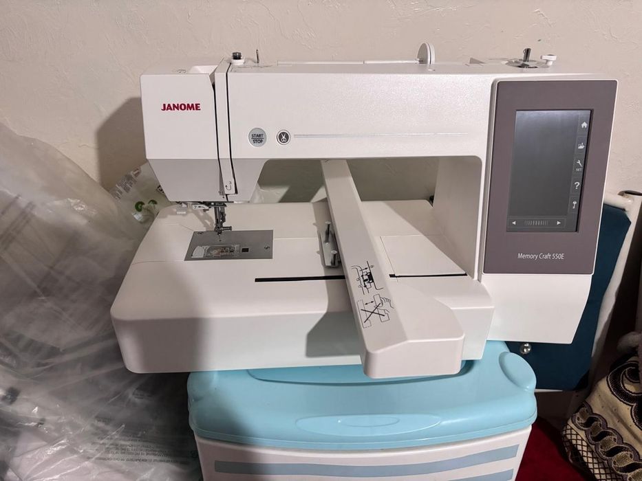 Janome Memory Craft 550E вышивальная машина