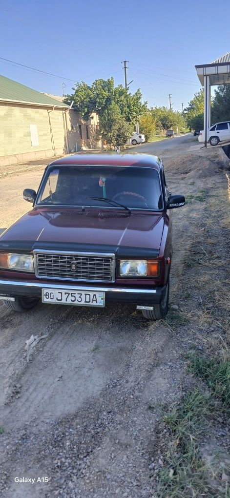 Lada 2107 sotiladi
