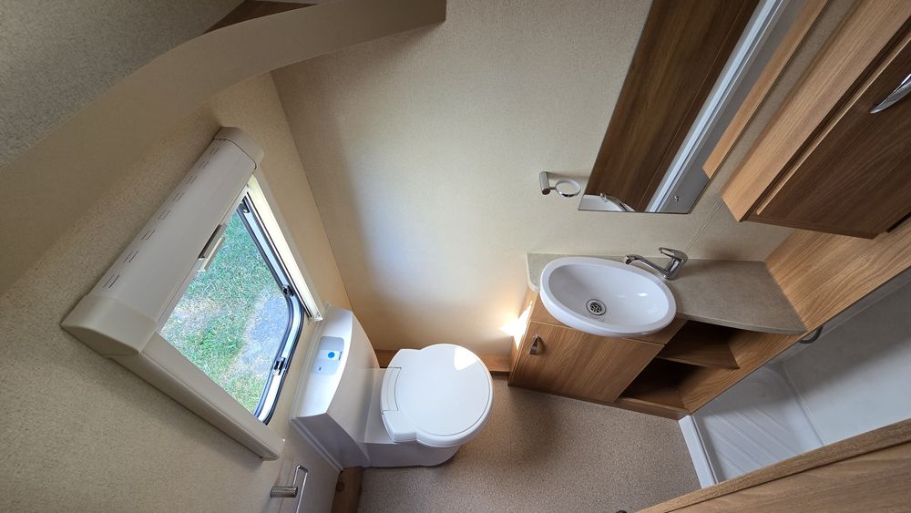 Rulota Swift Sprite 2012, 2zone (4locuri) CabinaDus, BoilerGaz,Baterie