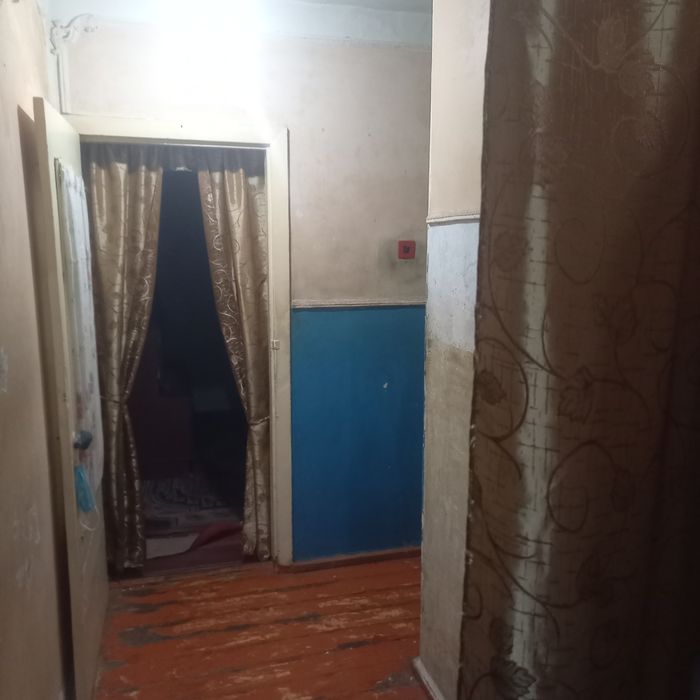 Октябрь бозор квартира 2 хонали сотилади