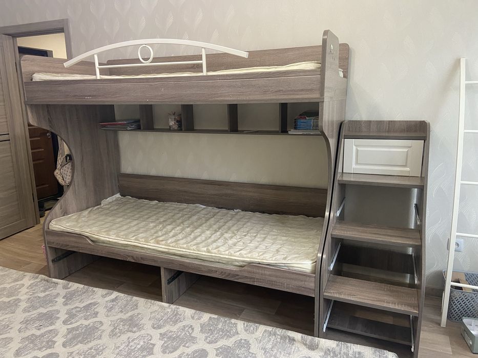 Продам 2х ярусную кровать 2000х80см