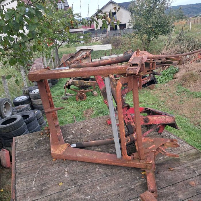 Incarcator frontal pentru tractor