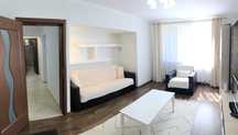 Proprietar vând apartament 3 camere, decomandat , parter, zonă centru.