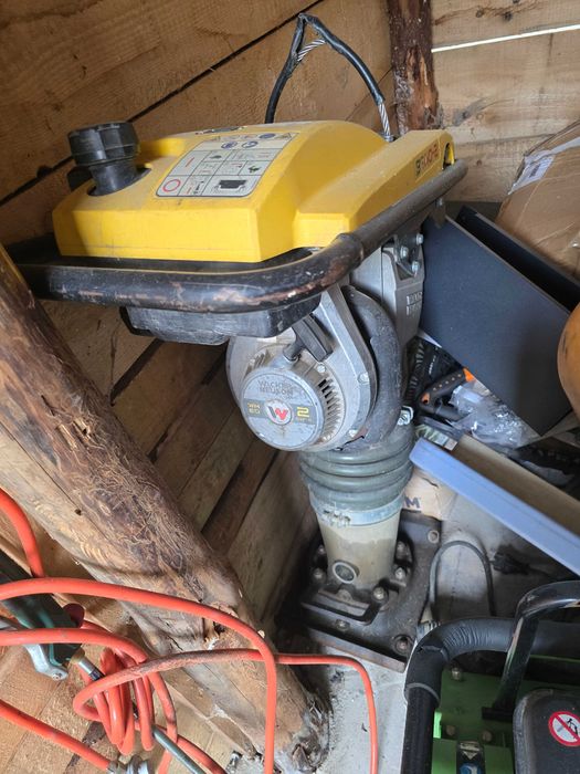 Inchiriez compactoare/masina taiat asfalt/drujba asfalt/placa pavele