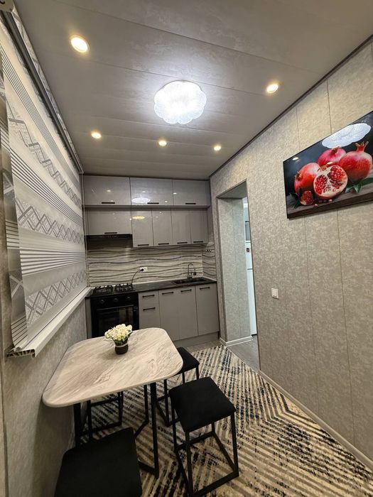 Чиланзар 8 квартал, ТЦ Парус . 3в4 комнатная  70кв.м  с  обстановкой