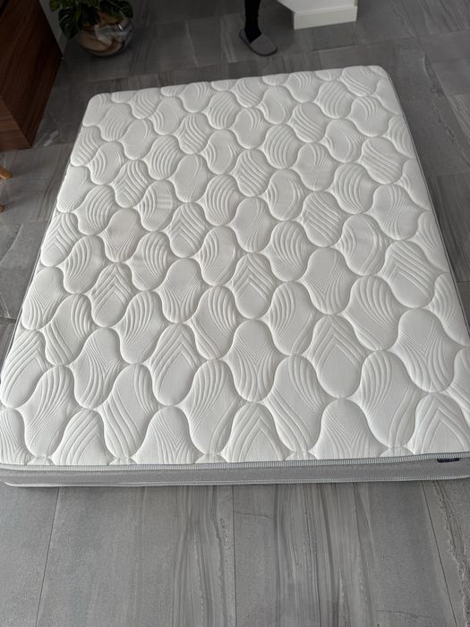 Saltea Dormeo 160x200 cm – spumă cu memorie – stare excelentă
