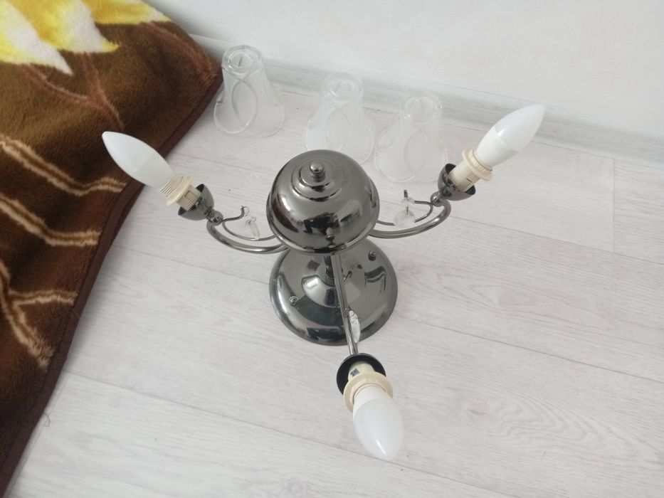 Продам люстру хорошем состоянии все работает