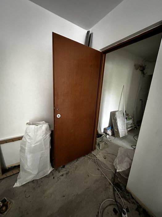 Vand doua usi, utilizate aproape noi