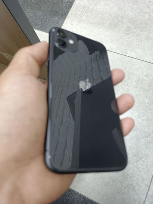 iPhone 11 black 128gb