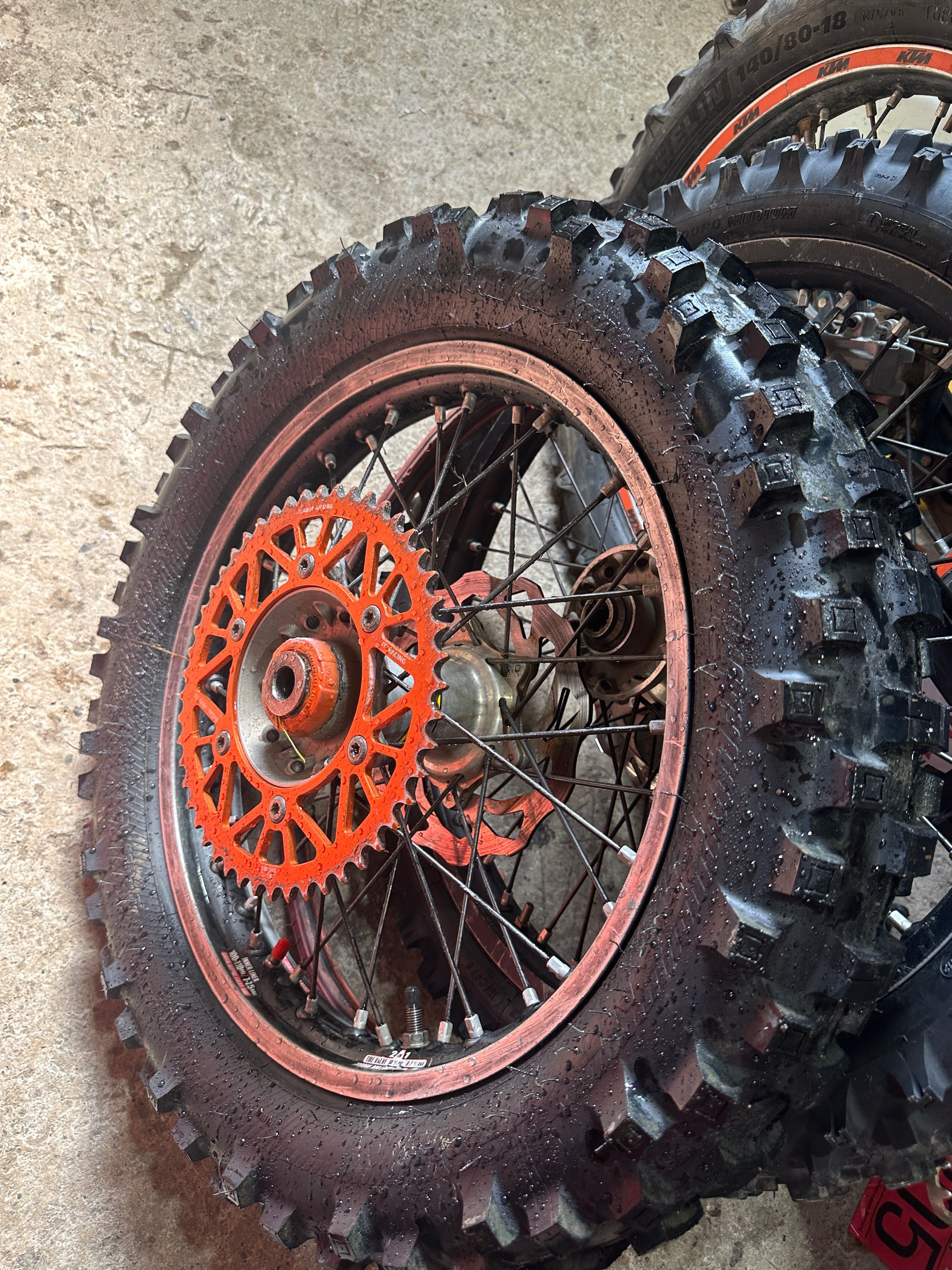 Set jenti 18,21 ktm 300 six days 2023