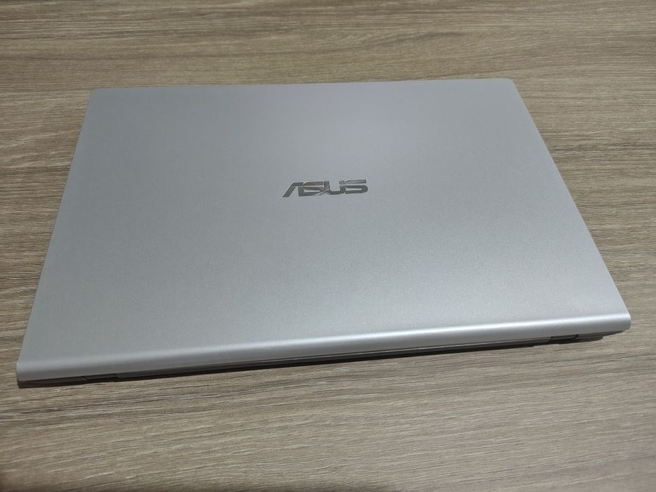 Vand laptop ASUS i3