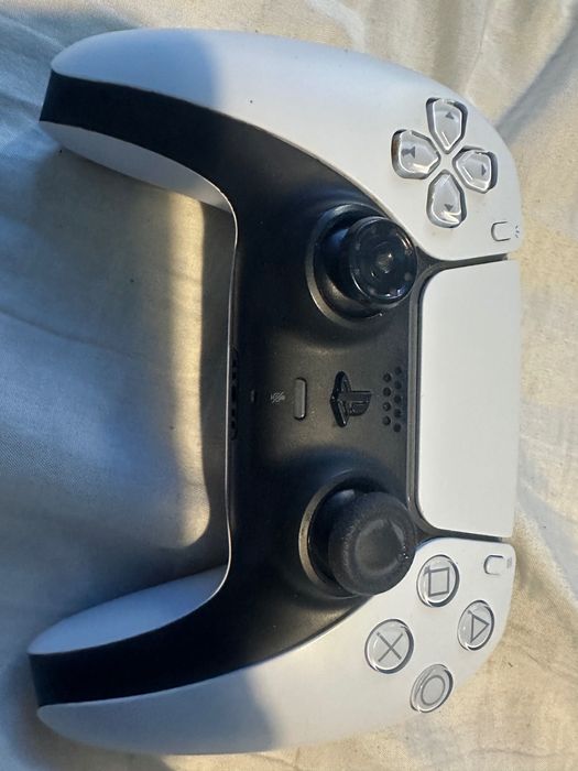 ЧИСТО НОВ PS5 Disc Edition + DualSense + FC 25, гаранция до 02/2027г.