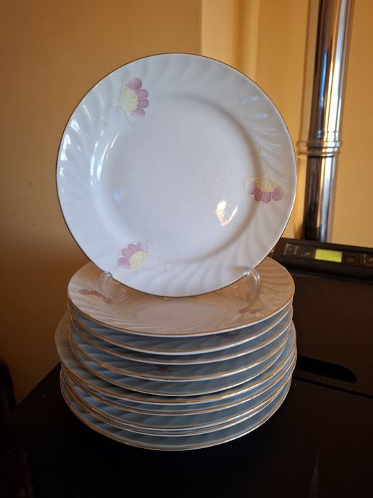 Чинии с флорален мотив