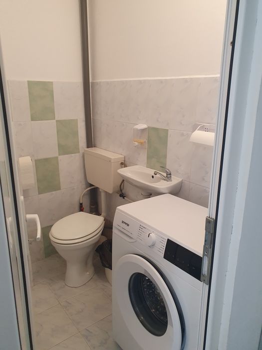 Închiriez apartament patru camere
