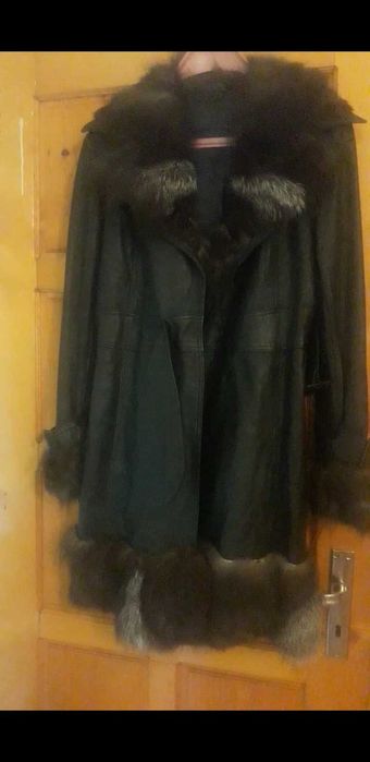 Дамско палто от естествена кожа и естествен косъм