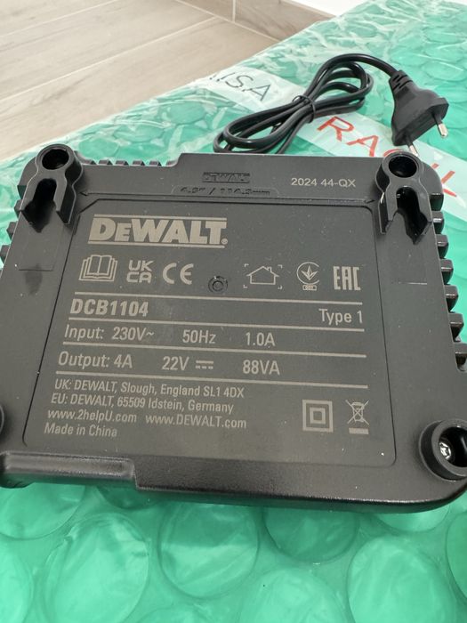 Incarcator si baterii Dewalt