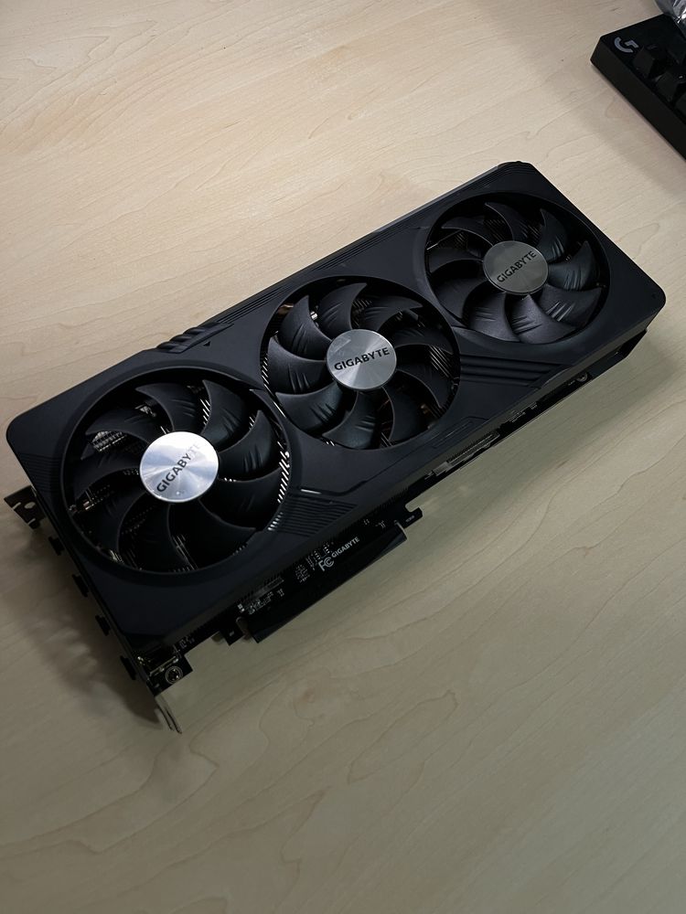 gigabyte Radeon RX 7800 XT GAMING OC 16G