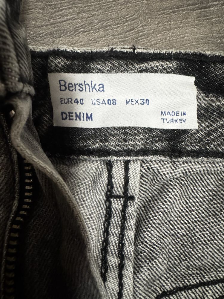 Чисто нови къси панталонки- BERESHKA