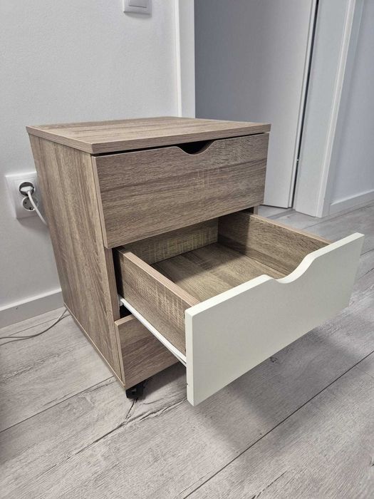 Noptiera cu 3 sertare ABBETVED alb + stejar deschis