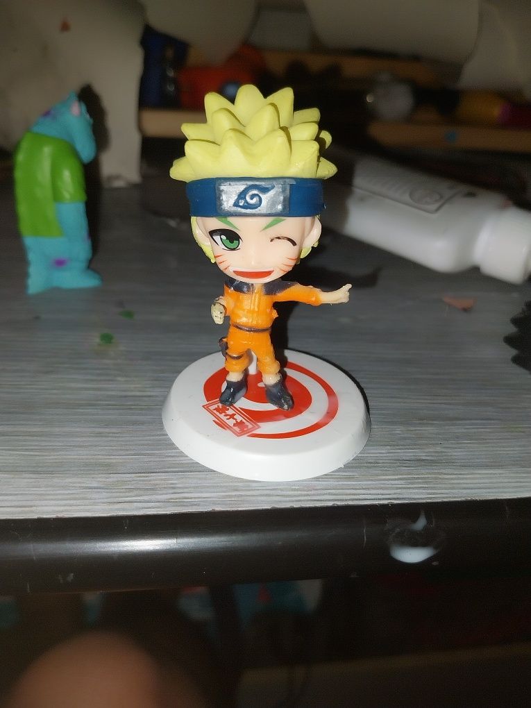 Trei figurine din anime-ul Naruto :Naruto, Sasuke,sakura