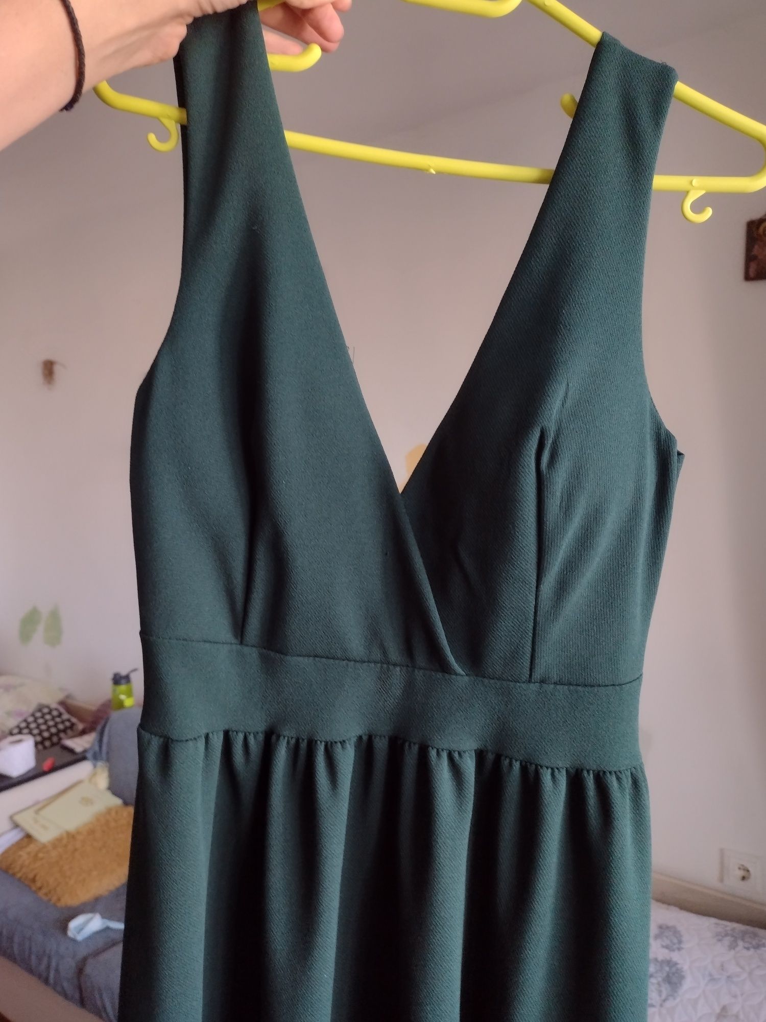 Дълга рокля в маслено зелен цвят