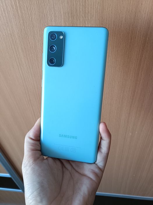Продам телефон Samsung Galaxy S20 FE
