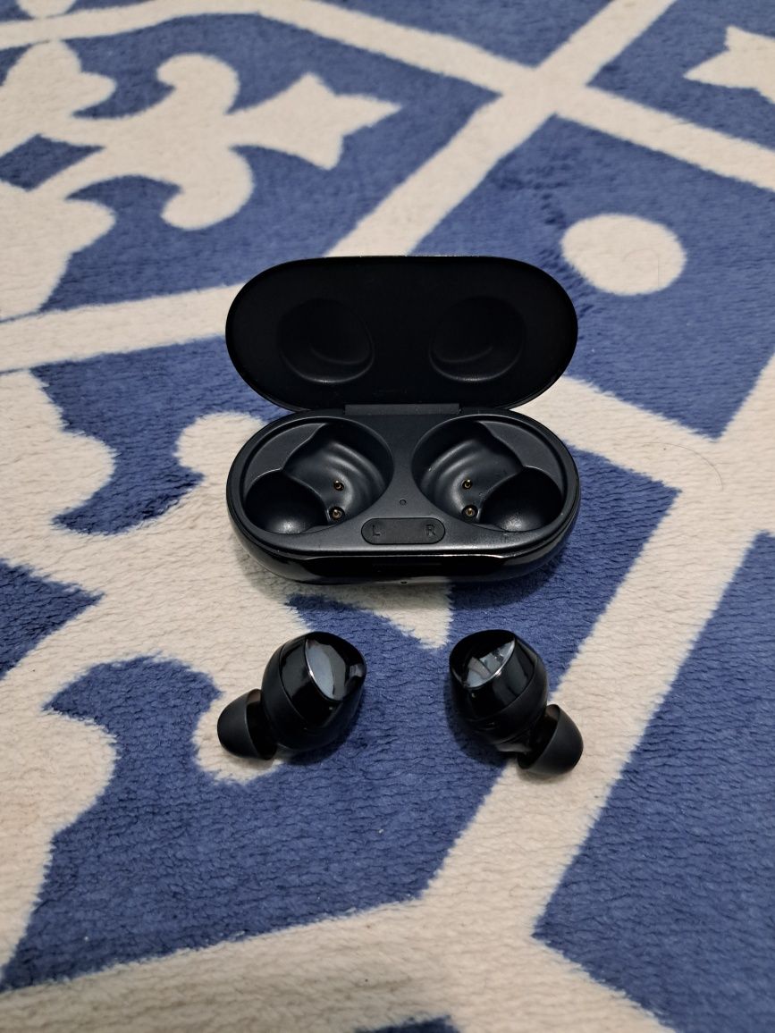 Беспроводные наушники Samsung Galaxy buds+