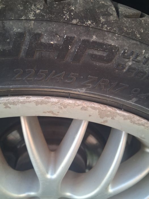 Vând 4 jante pe 17  cu cauciucuri de vara aproape noi.