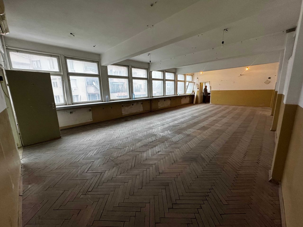 Дава се под наем Офис в Велико Търново, Център - 164 кв.м за 510 € - Снимка #3