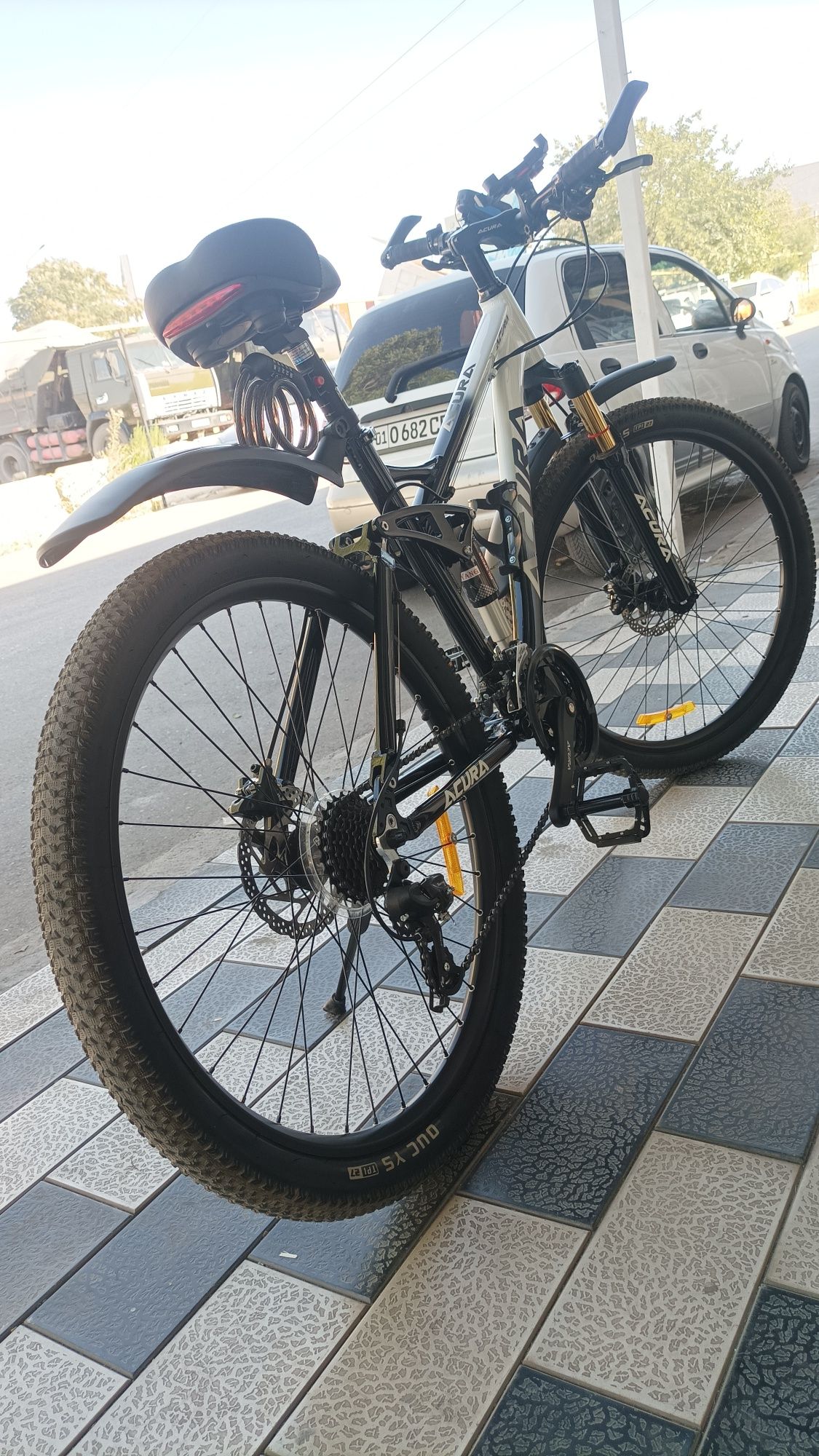 Velosiped "Acura" Gorniy velosiped yengi