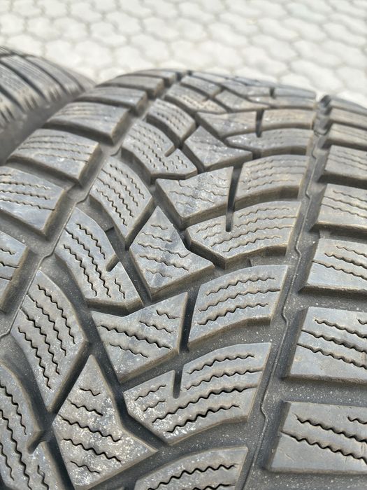 Cauciucuri Iarna Dunlop 215/60 R16 Noi