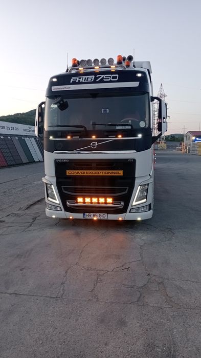Vând ansamblu Volvo fh 500 și trailer platforma dreapta