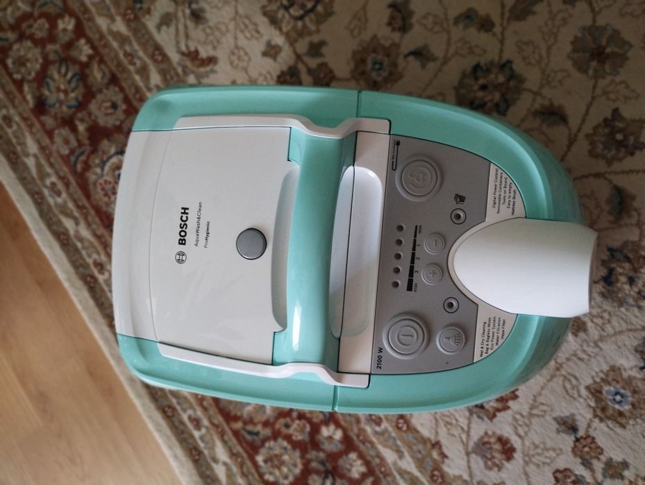 Vând aspirator cu spălare,Bosch.