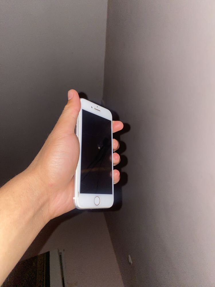 Iphone 8 sotladi