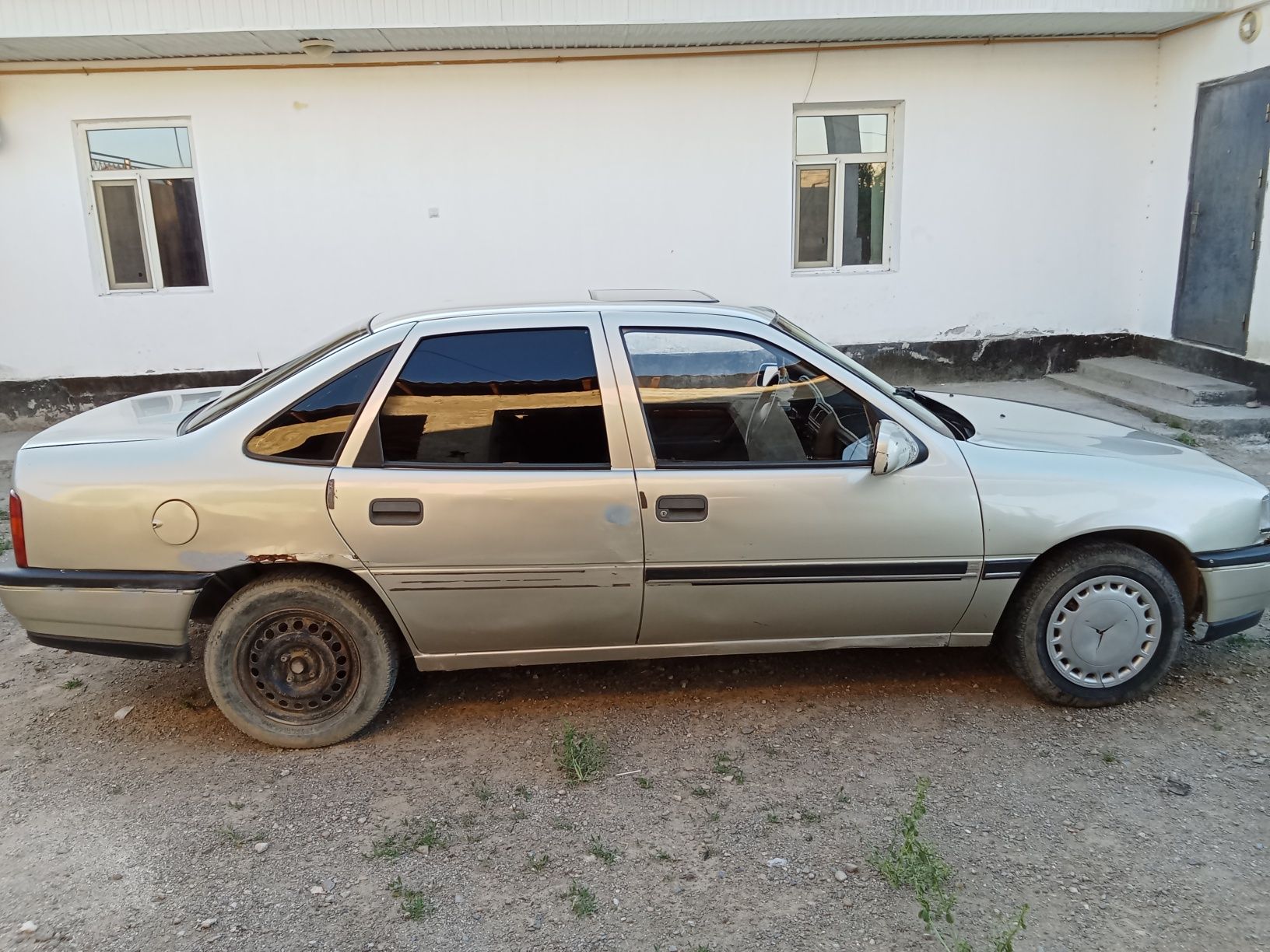 Саудасы бар көлік жүріп тұр айдап жүрміз