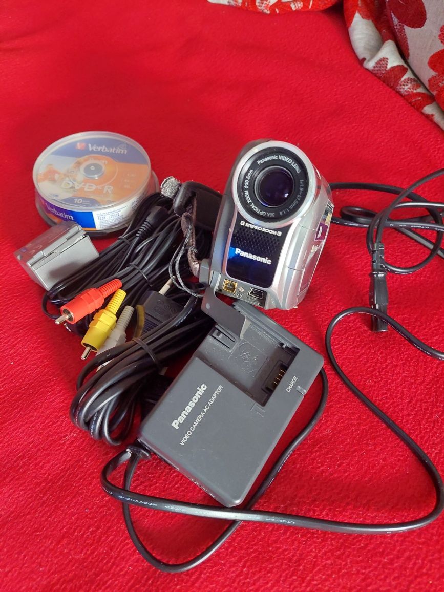 DVD Video Camera Panasonic Model VDR-D16EP-S